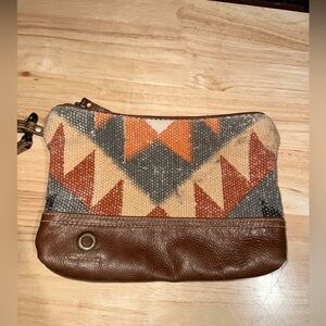 Geometric Patterned Clutch